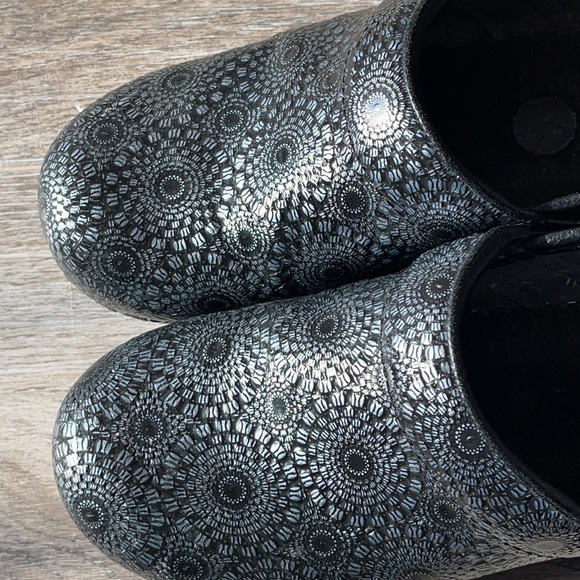 Dansko Clogs Size 37 ( US 6.5-7) - Picture 2 of 16
